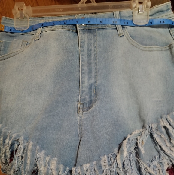 Trending Fringe denim shorts - Picture 5 of 7